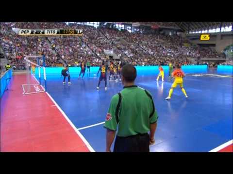 Pep Guardiola vs Tito Vilanova (barça football indoor)