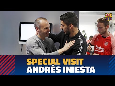 Andrés Iniesta pays a visit to Barça training session