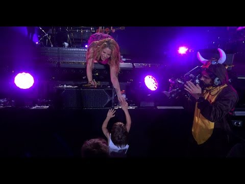 Shakira con Gerard, Sasha & Milan (Live in Barcelona, July 6 – El Dorado World Tour) HD