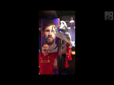 [SN FC] Liverpool fans visiting the Barcelona club store after winning the Champions League 2019
