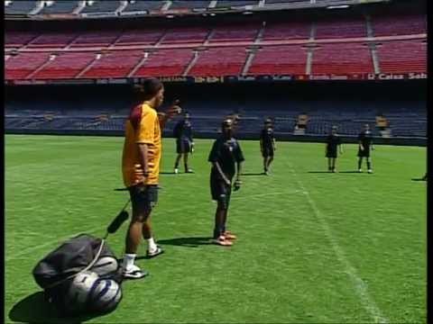 FC BARCELONA – RONALDINHO SOCCER LESSONS (1/4)